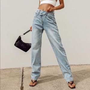Asymmetric straight leg jean